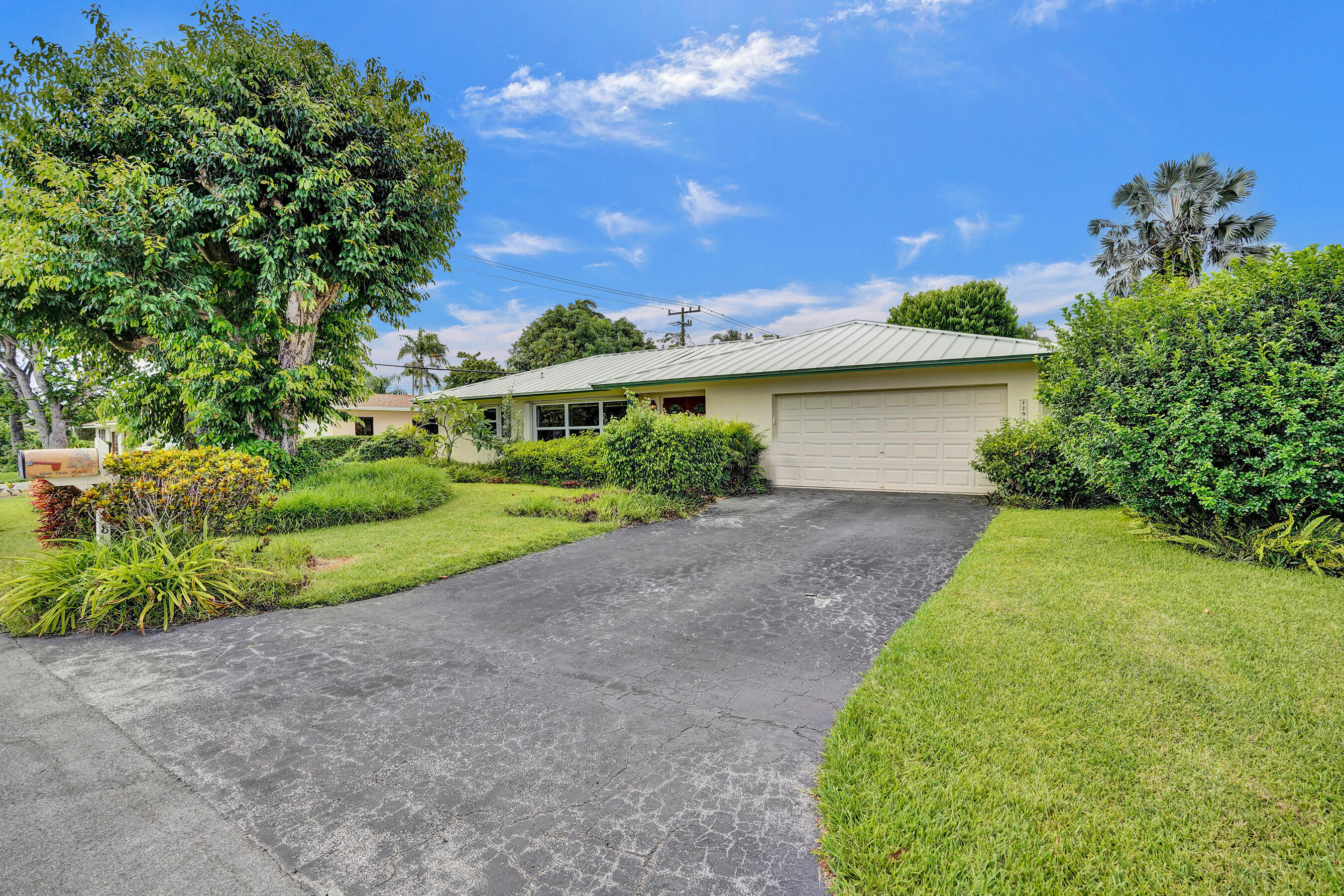 2298 Park Place Boca Raton, FL 33486 - Photo 1 of 33 1