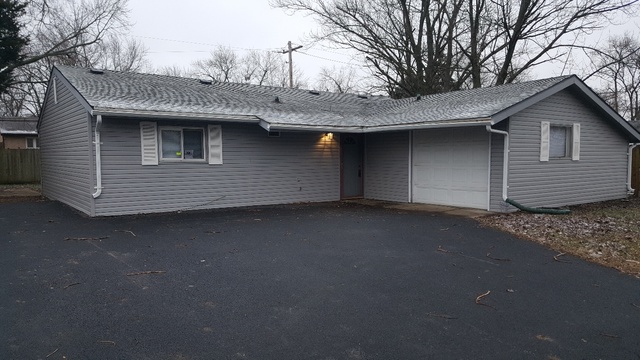 125 West Briarcliff Road Bolingbrook, IL 60440 - Photo 2 of 19 a front view of a house with a yard