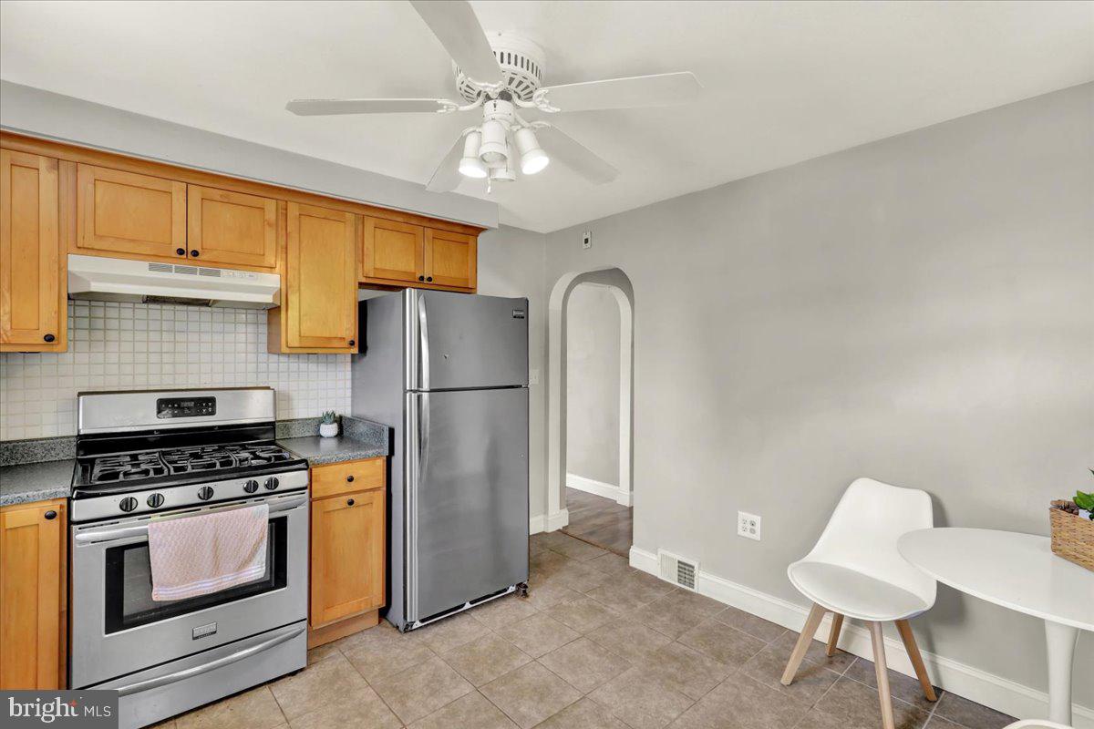 418 Egle Road Reading, PA 19601 - Photo 15 of 33 Kitchen/Dining