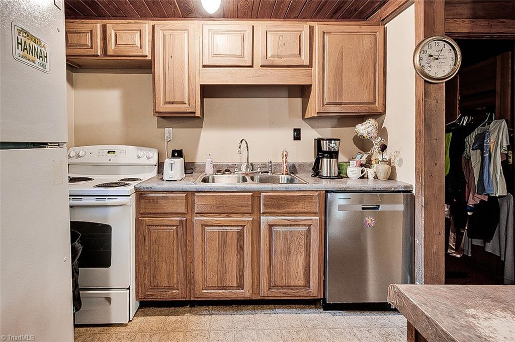 6620 Clyde King Road Seagrove, NC 27341 - Photo 7 of 44