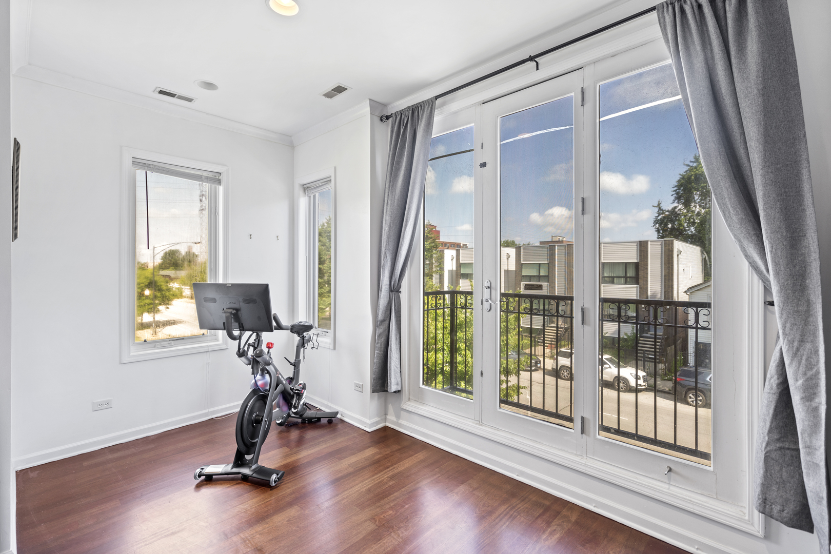 2539 West Warren Boulevard, Unit 2 Chicago, IL 60612 - Photo 7 of 14 a view of a room with gym equipment