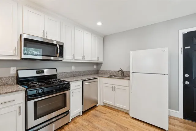 $2,750 | 3222 Inwood Road, Dallas, TX 75235