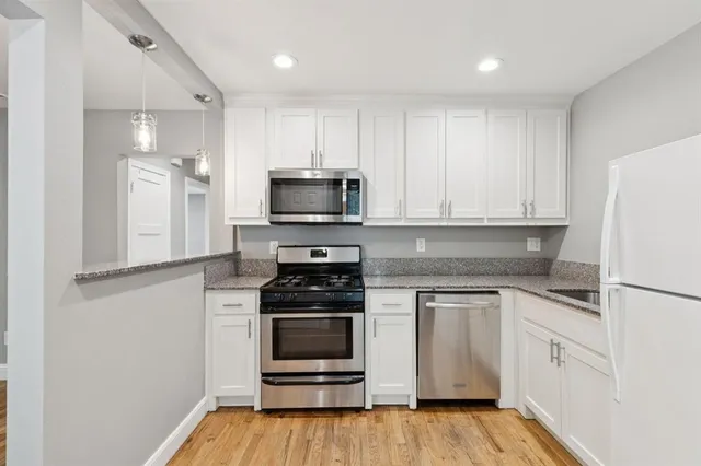 $2,750 | 3222 Inwood Road, Dallas, TX 75235