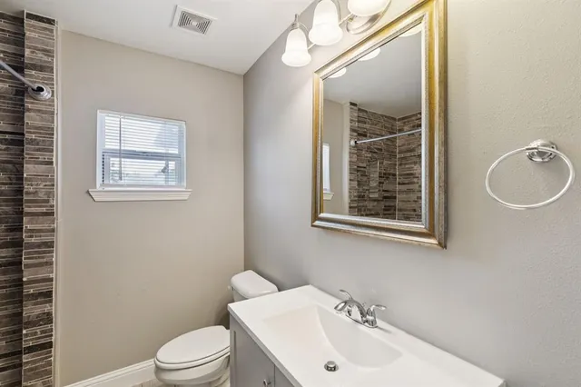 $2,750 | 3222 Inwood Road, Dallas, TX 75235