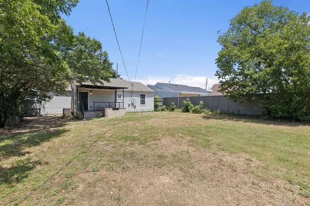 $2,750 | 3222 Inwood Road, Dallas, TX 75235