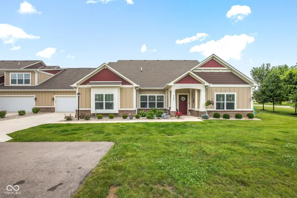 $425,000 | 4400 West Preserve Pass, New Palestine, IN 46163