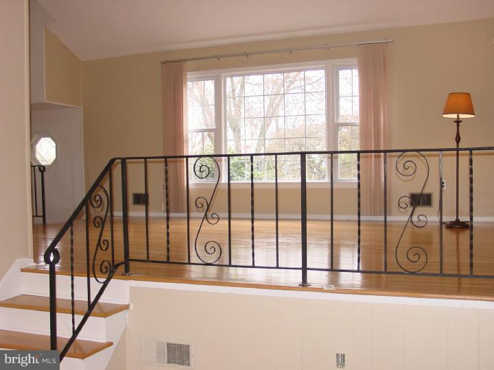72 Maple Stream Road East Windsor, NJ 08520 - Photo 4 of 25 Living Room