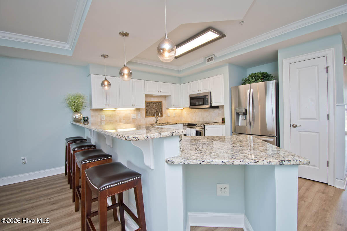 1550 Salter Path Road, Unit 409 Indian Beach, NC 28512 - Photo 10 of 45 Eat-in bar