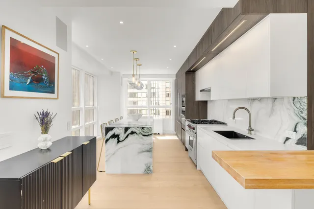 $3,995,000 | 146 West 57th Street, Unit 42D | Theater District