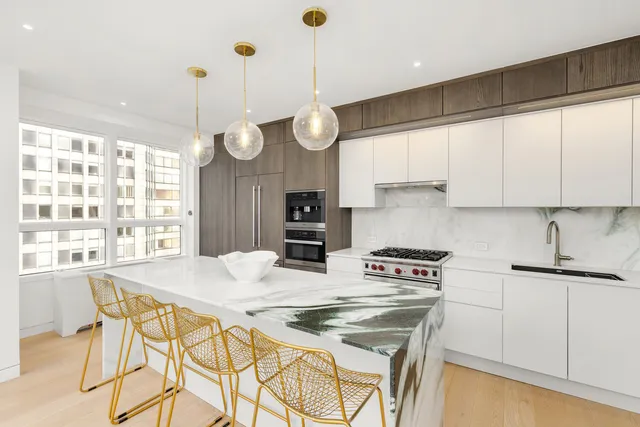 $3,995,000 | 146 West 57th Street, Unit 42D | Theater District