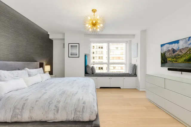 $3,995,000 | 146 West 57th Street, Unit 42D | Theater District