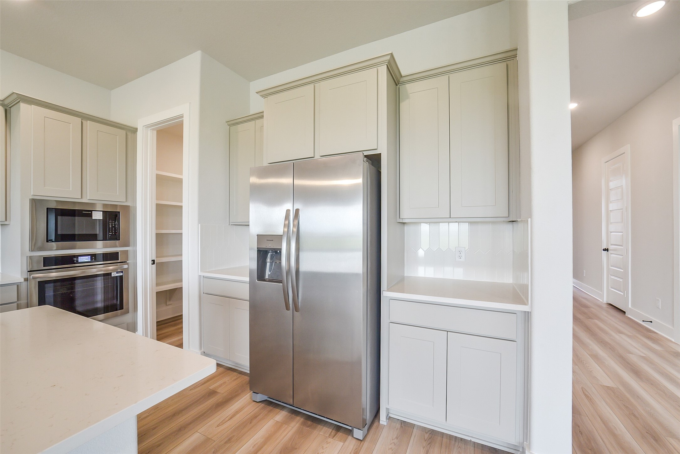 1831 Tioga Vw Drive Rosharon, TX 77583 - Photo 23 of 50 a kitchen with a refrigerator and a refrigerator