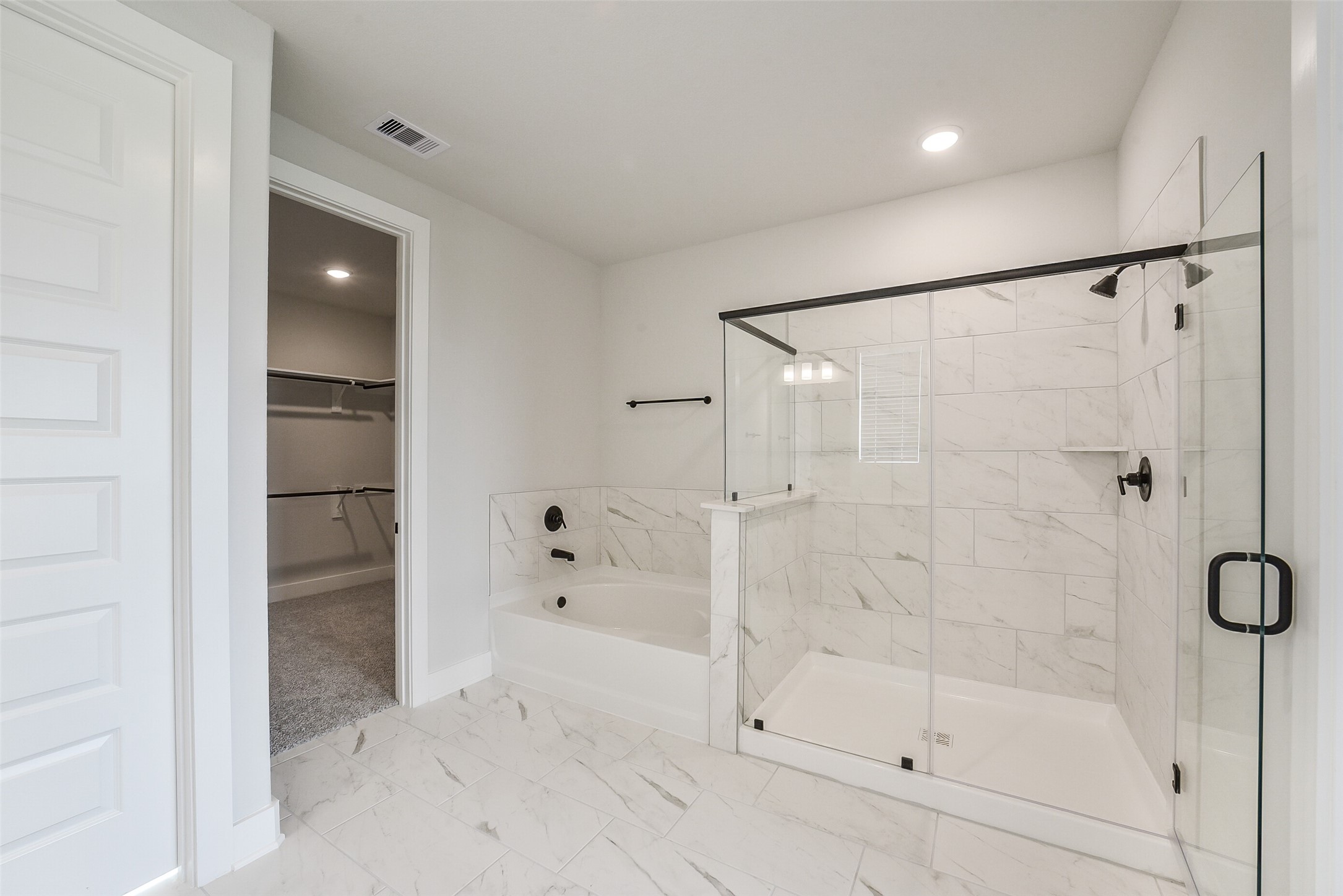 1831 Tioga Vw Drive Rosharon, TX 77583 - Photo 38 of 50 a bathroom with a shower