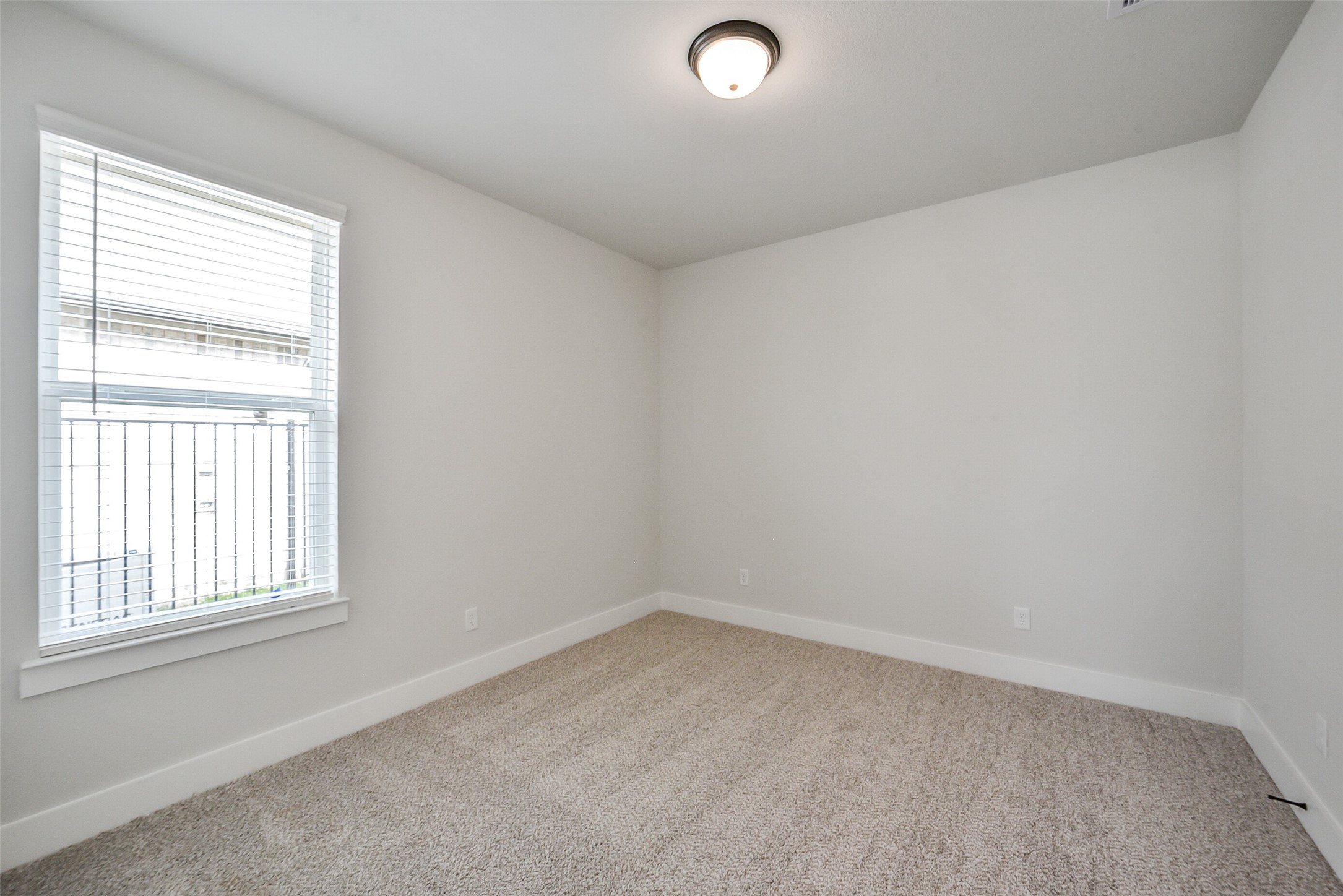 1831 Tioga Vw Drive Rosharon, TX 77583 - Photo 48 of 50 an empty room with a window