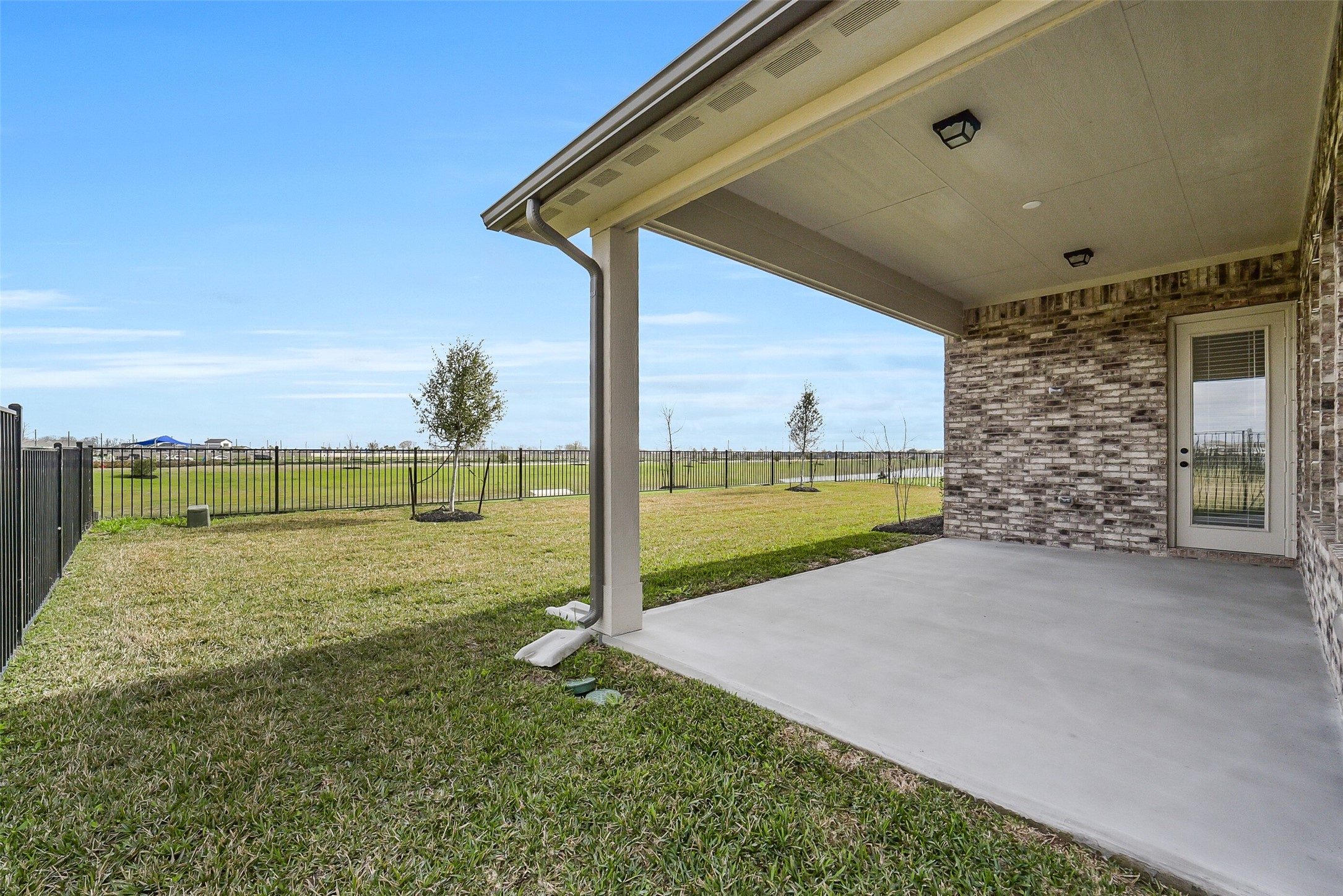 1831 Tioga Vw Drive Rosharon, TX 77583 - Photo 49 of 50 a view of a backyard
