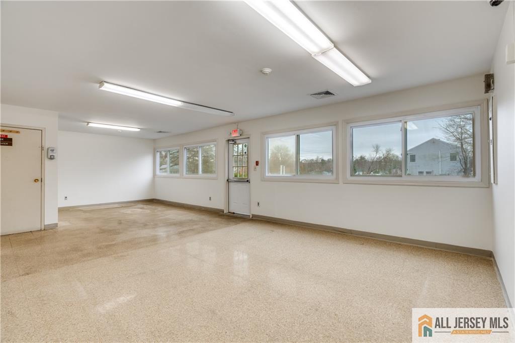 9 Stanworth Road Kendall Park, NJ 08824 - Photo 12 of 20