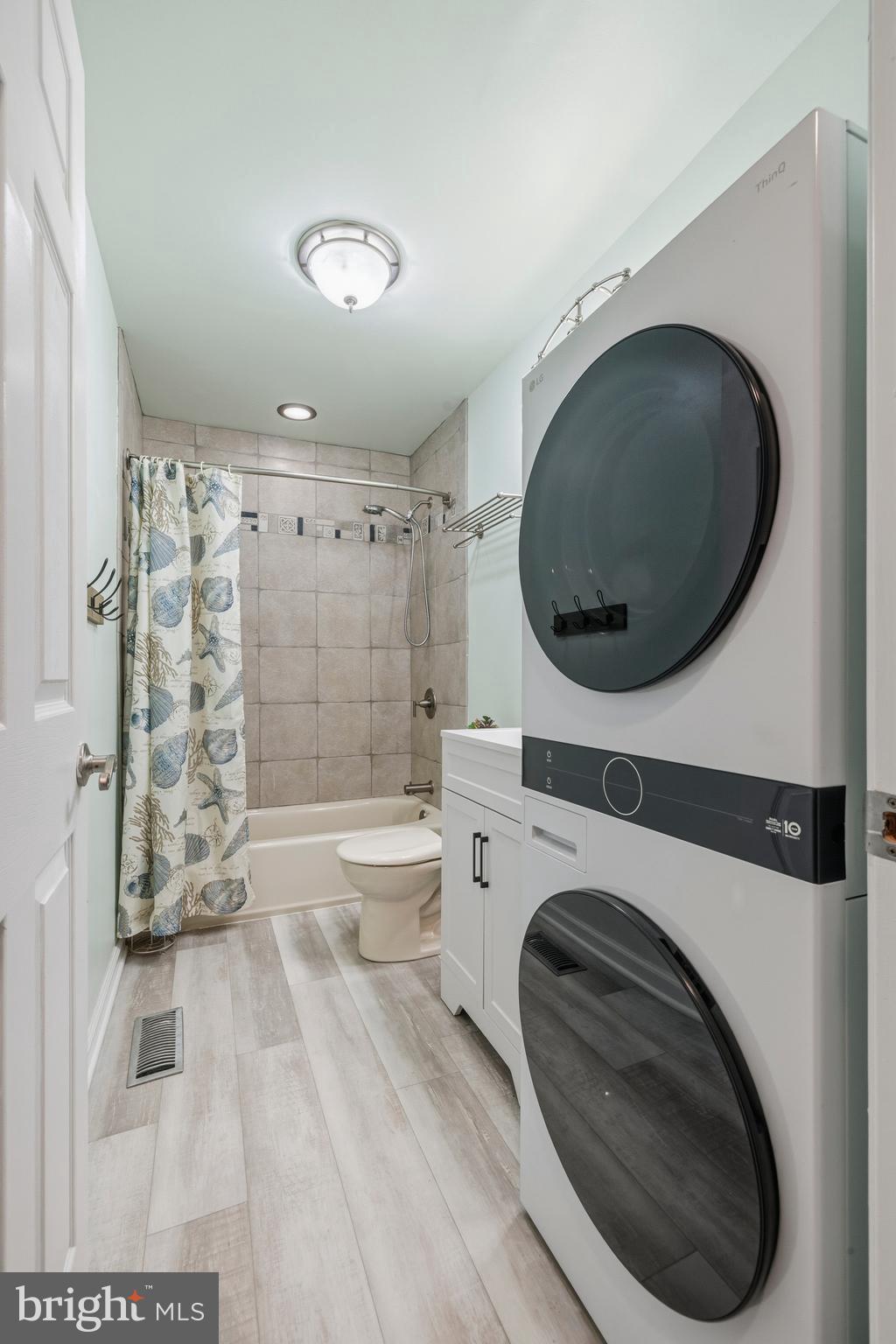 301 Wicomico Road Stevensville, MD 21666 - Photo 17 of 38 Full bathroom