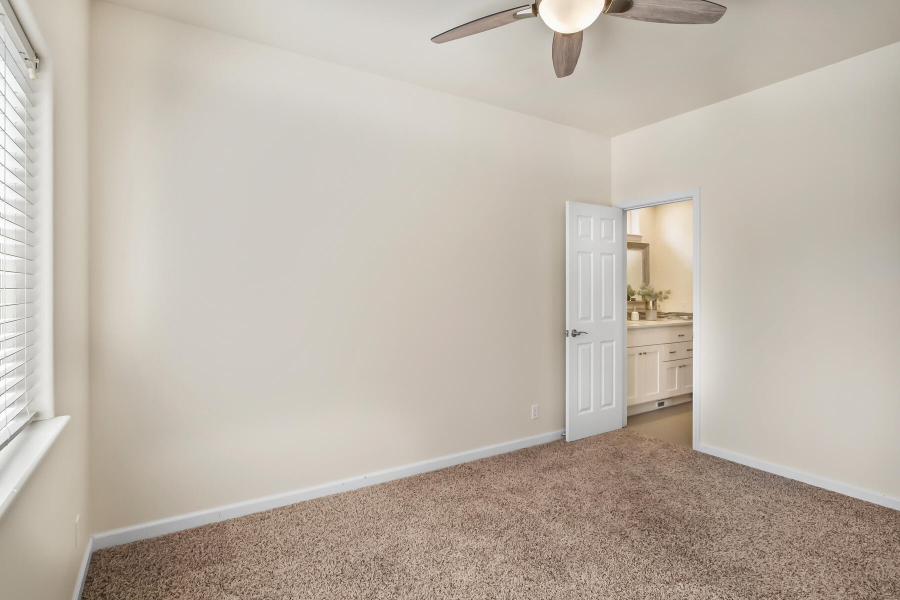 2125 Condor Drive Redmond, OR 97756 - Photo 35 of 42 JH5_3990