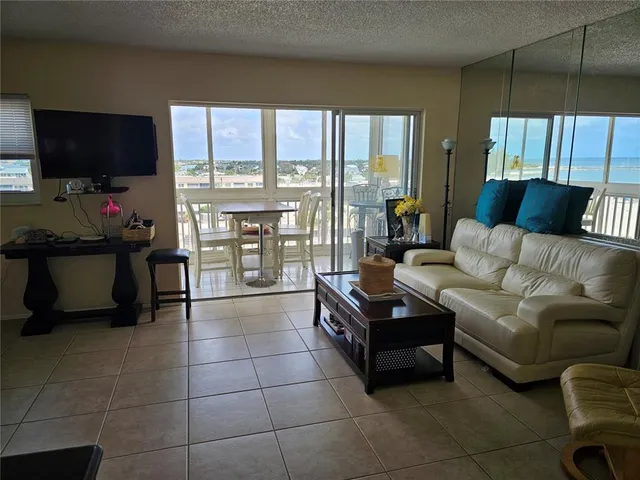 $6,000 | 1255 Tarpon Center Drive, Unit 614, Venice, FL 34285