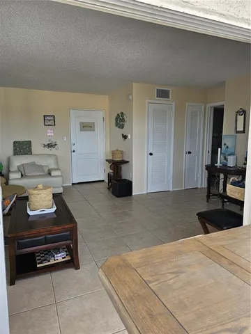 $6,000 | 1255 Tarpon Center Drive, Unit 614, Venice, FL 34285