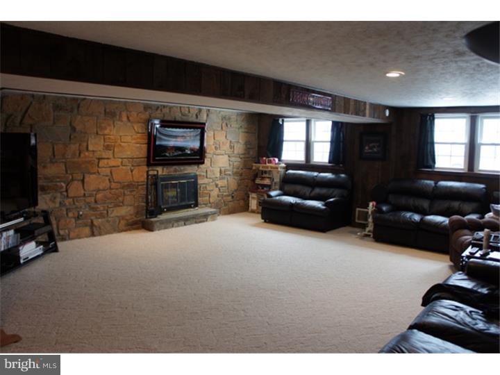 2956 Sunnycrest Road Willow Grove, PA 19090 - Photo 11 of 24 Family Room