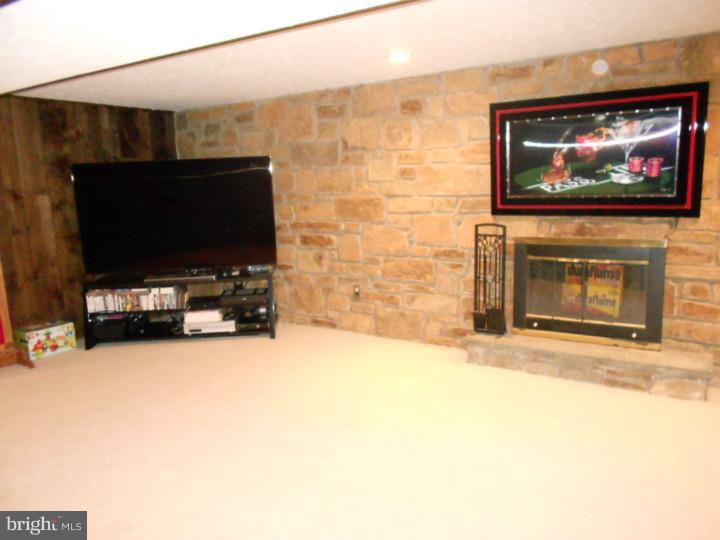 2956 Sunnycrest Road Willow Grove, PA 19090 - Photo 12 of 24 Family Room