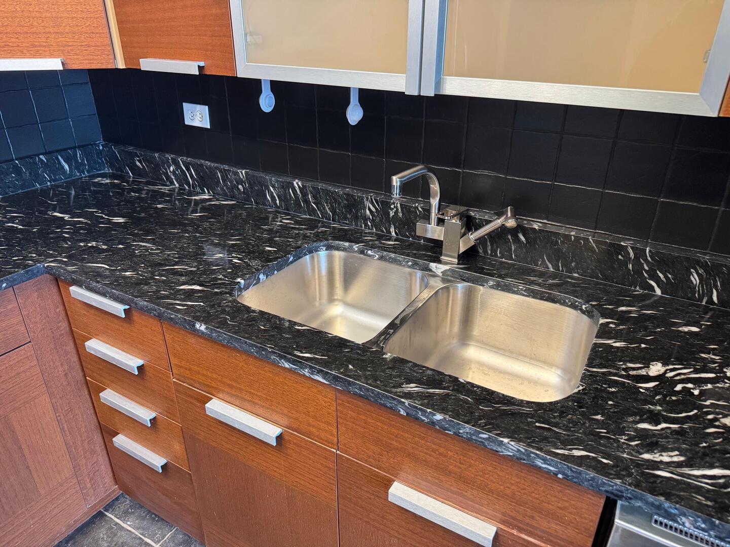 6301 North Sheridan Road, Unit 23N Chicago, IL 60660 - Photo 9 of 21