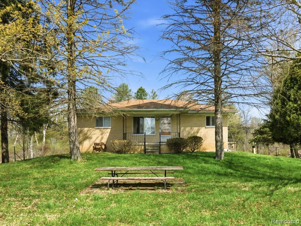 9190 Bryce Road Avoca, MI 48006 - Photo 4 of 46