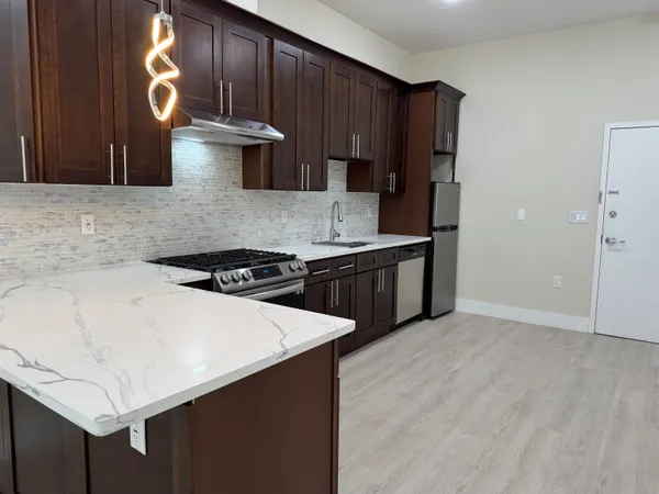 $1,800 | 527 Union Avenue, Unit 2E, Belleville, NJ 07109