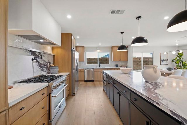 $1,695,000 | 3130 Kerry Lane, Costa Mesa, CA 92626