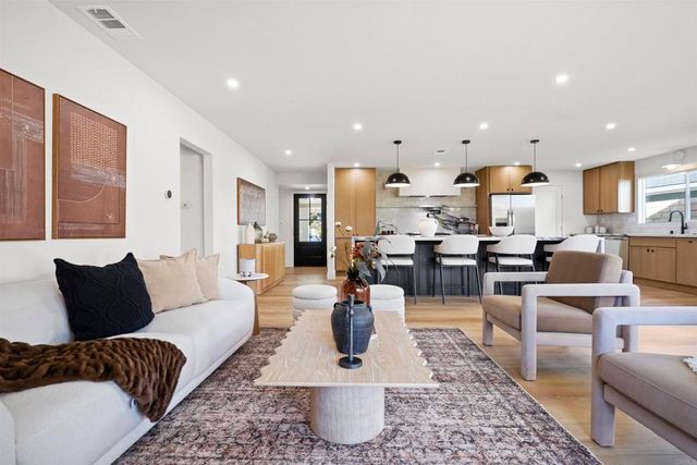 $1,695,000 | 3130 Kerry Lane, Costa Mesa, CA 92626