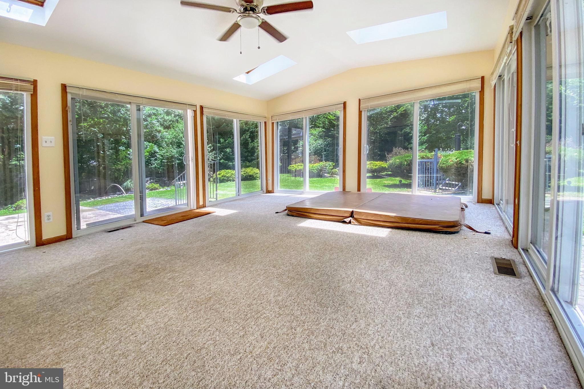 1540 Jarvis Road Sicklerville, NJ 08081 - Photo 22 of 44 Sunroom with Sunken Jacuzzi