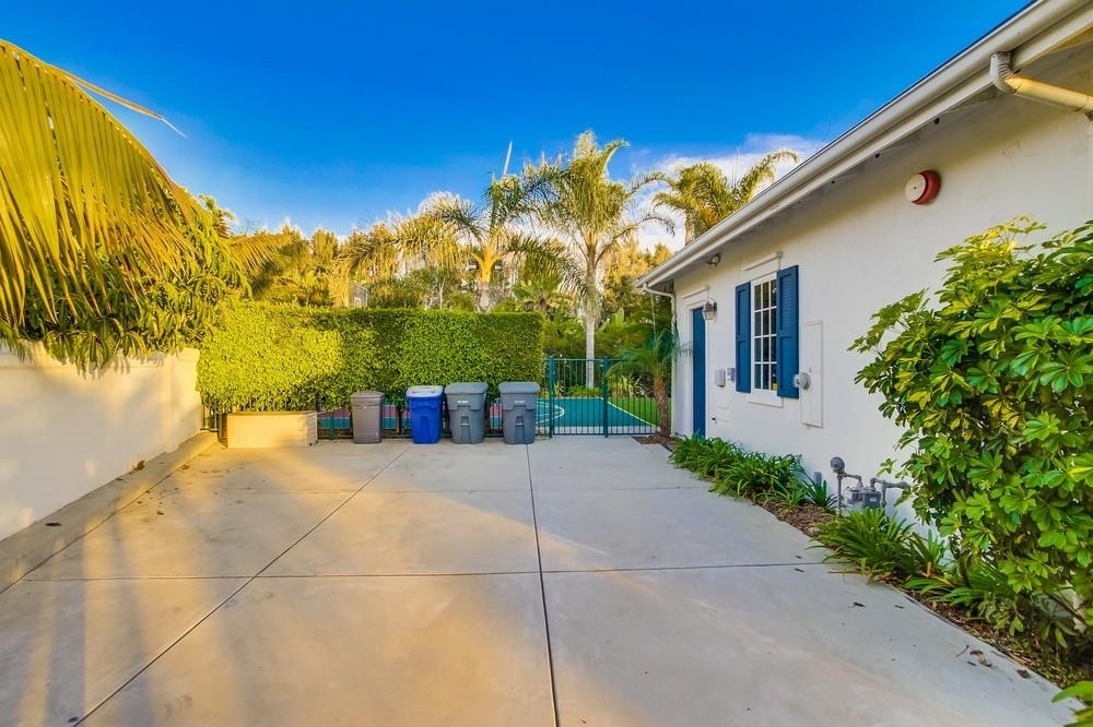 695 Crete Court Encinitas, CA 92024 - Photo 3 of 25 Gallery Image 3