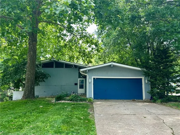 $375,000 | 9102 Grant Lane, Overland Park, KS 66212