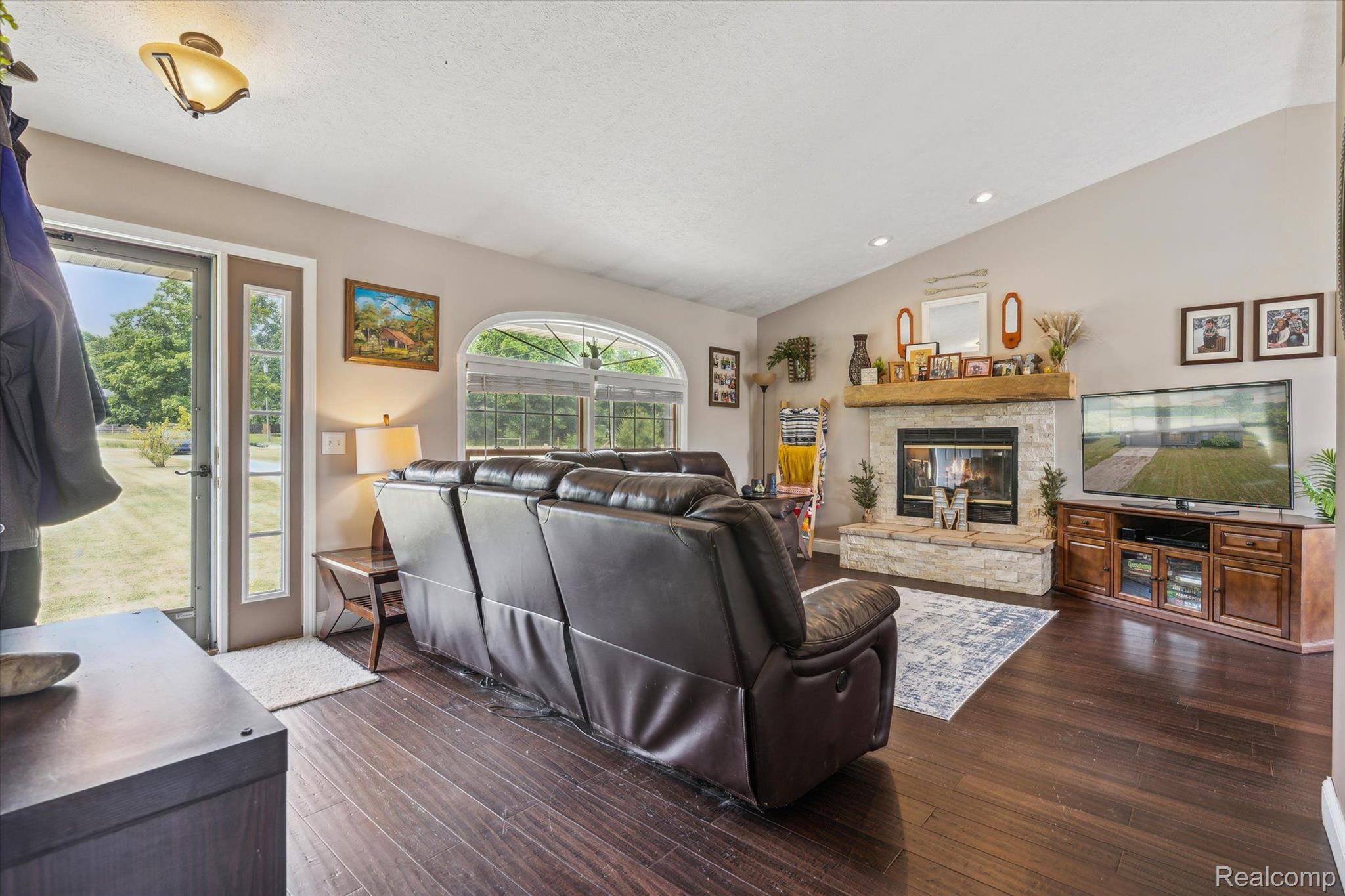 7640 North Robb Road Fowlerville, MI 48836 - Photo 4 of 51 Gallery Image 4