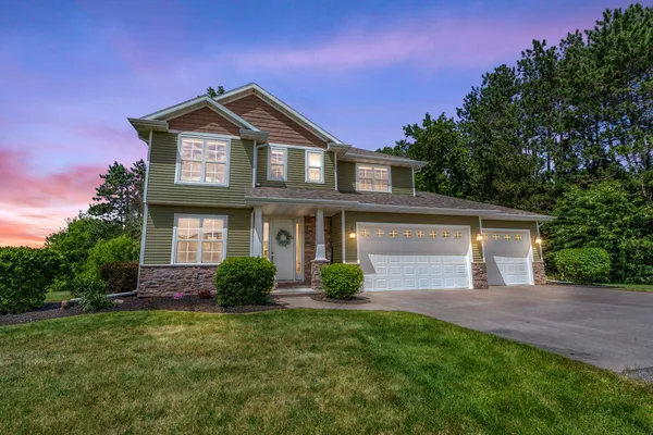 $689,900 | W7574 Cross Country Lane, Hortonville, WI 54944