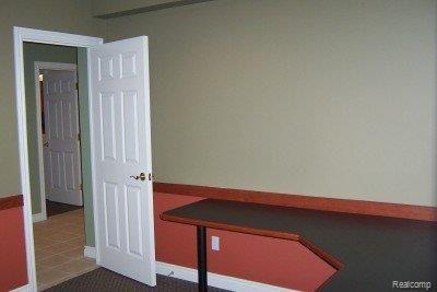 5630 Kirkridge Trail Rochester, MI 48306 - Photo 23 of 25 LL office w/built in desks