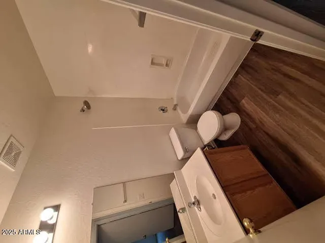 an empty room with a hallway