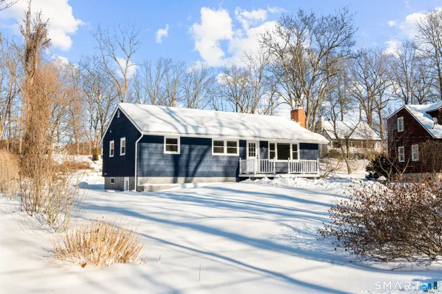 $595,000 | 122 Lakeside Drive, Ridgefield, CT 06877