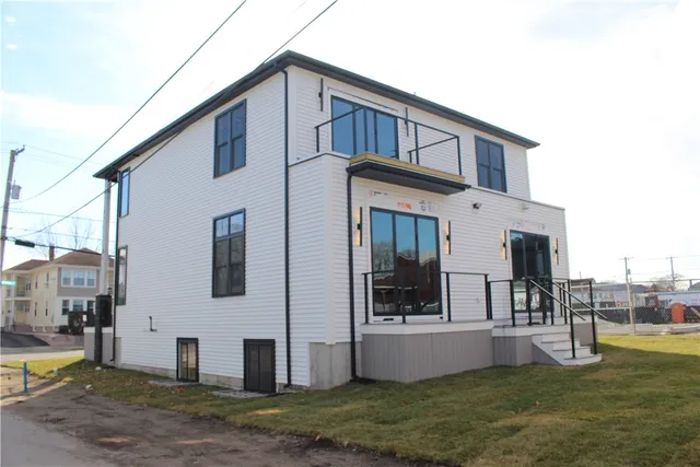 $889,900 | 888 Central Avenue, Pawtucket, RI 02861