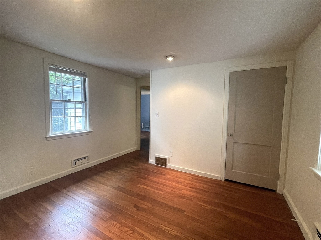 10 Rockridge Road Framingham, MA 01702 - Photo 8 of 33 Gallery Image 8
