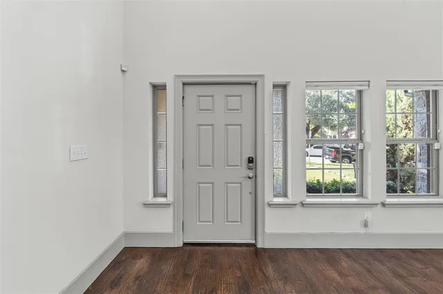 $3,600 | 3818 West 7th Street, Fort Worth, TX 76107