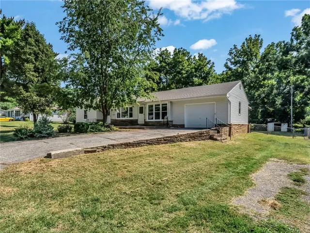 $240,000 | 2000 Southwest Smith Street, Blue Springs, MO 64015