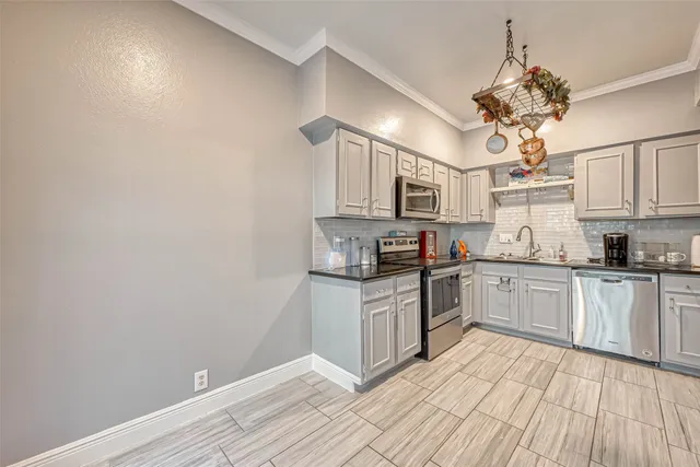 $1,950 | 11733 Lakeside Pl Drive, Houston, TX 77077