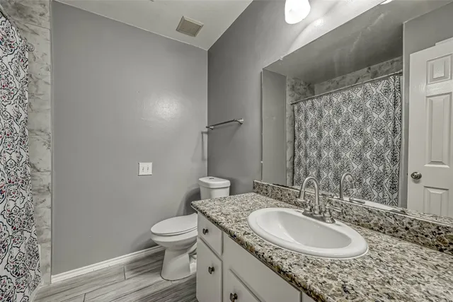 $1,950 | 11733 Lakeside Pl Drive, Houston, TX 77077