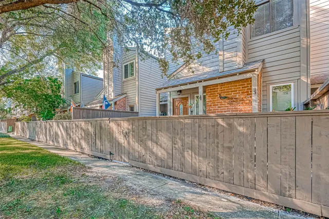 $1,950 | 11733 Lakeside Pl Drive, Houston, TX 77077