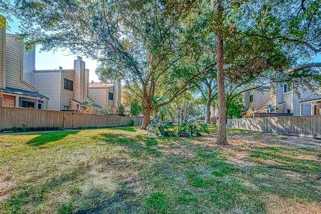 $1,950 | 11733 Lakeside Pl Drive, Houston, TX 77077