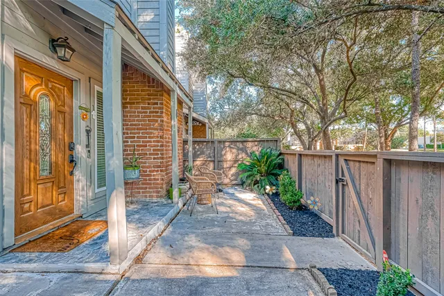 $1,950 | 11733 Lakeside Pl Drive, Houston, TX 77077