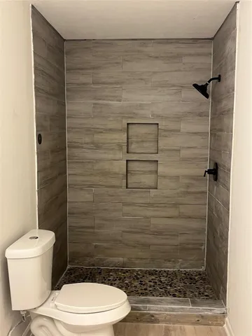a bathroom with a toilet and a shower