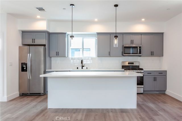 $4,170 | 10910 Hesby Street, Unit B, North Hollywood, CA 91601